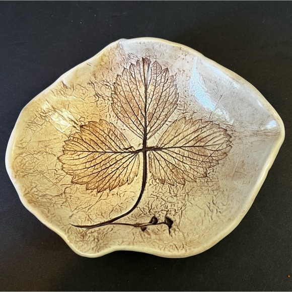 Studio Art Pottery Leaves Earthtone Soap Candy Dish Spoon Rest Ash Tray Accent - Picture 1 of 9